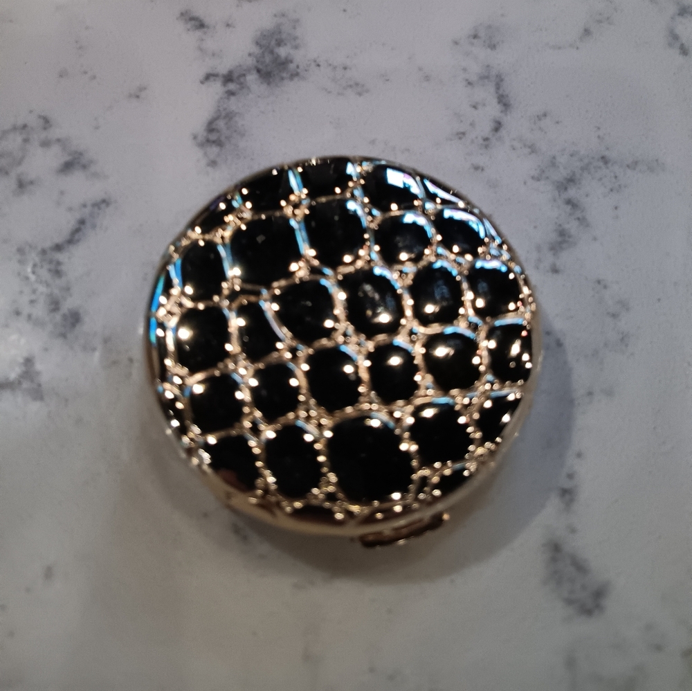 BEAUTIFUL ESTEE LAUDER VINTAGE GOLDEN CROCODILE COMPACT COLLECTIBLE